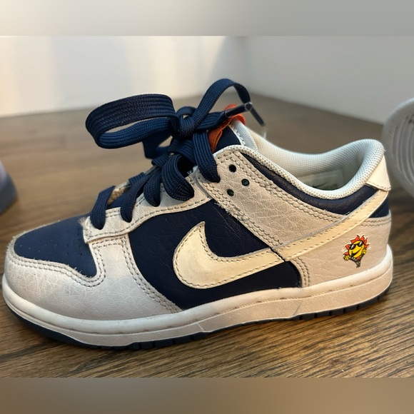 Nike Dunk Low GS UV Reactive Photon Dust Midnight Navy
Size 12c - Picture 1 of 2